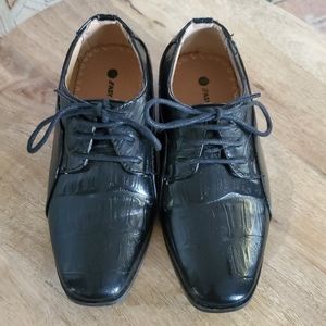 Boys Black Faux Gator Skin Dress Shoes 9